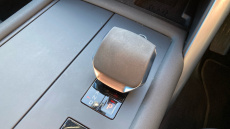 Land Rover Discovery 3.0 D300 Dynamic SE 5dr Auto Diesel Station Wagon